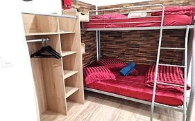 09 - Joli studio neuf avec vue sur jardin arboré et parking privatif gratuit